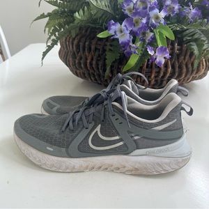 Nike Mens 13 Legend React 2 Grey sneaker shoe 2019